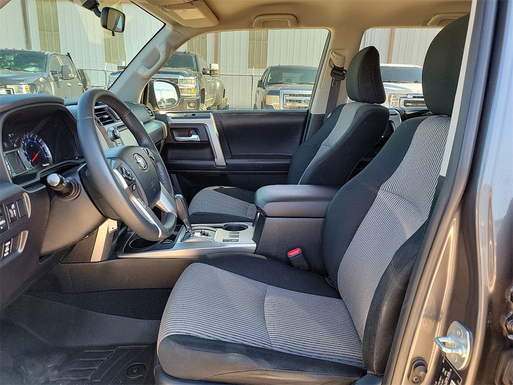 2017 Toyota 4Runner SR5 photo 19