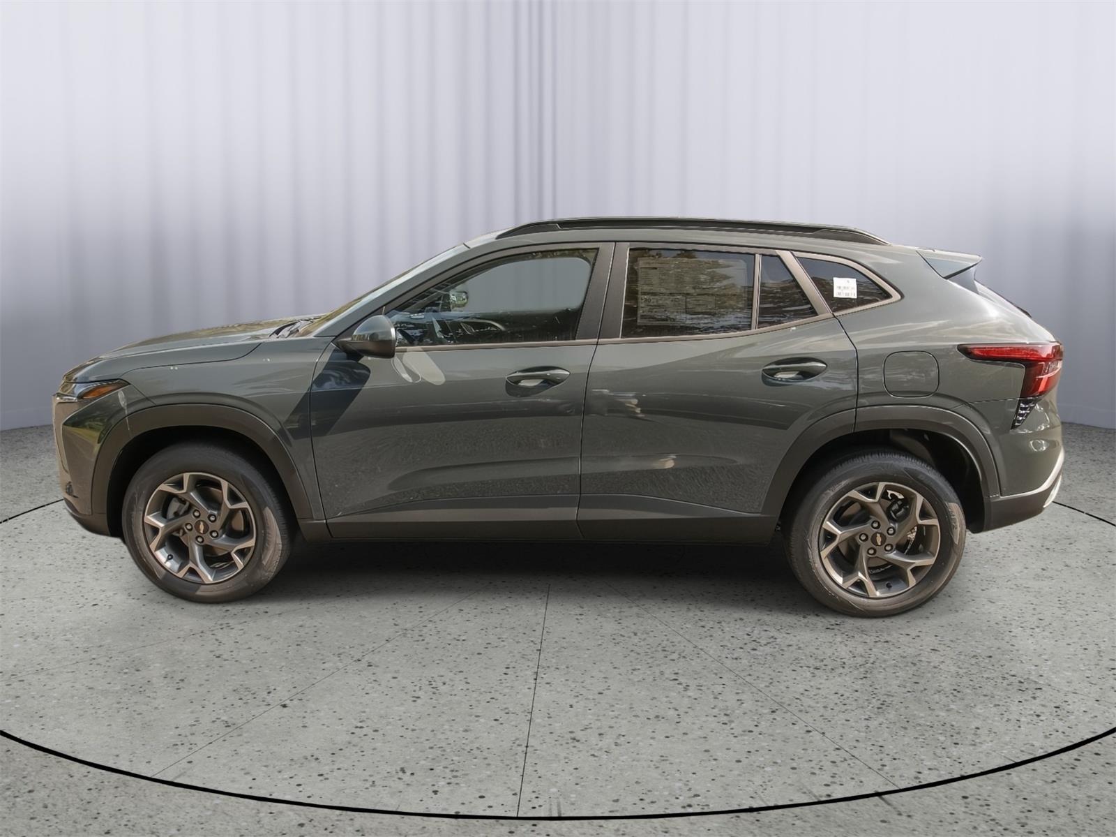 2025 Chevrolet Trax LT photo 4