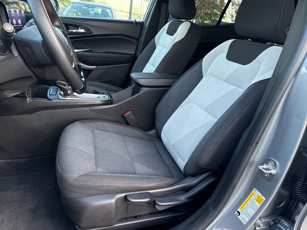 2024 Chevrolet Trax photo 3