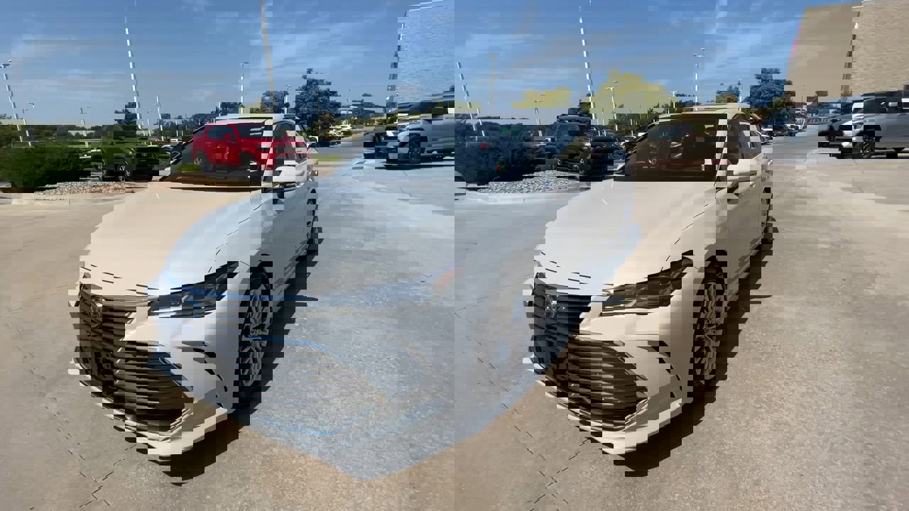 2022 Toyota Avalon Limited photo 4