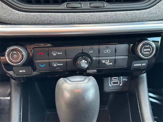 2022 Jeep Compass Latitude Lux photo 16