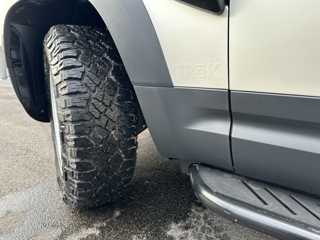 2024 Land Rover Defender 110 S photo 40