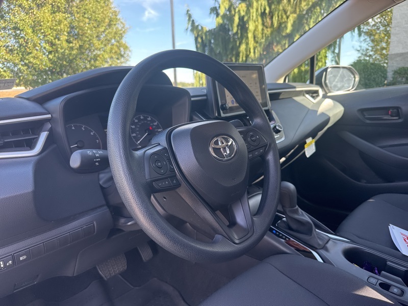 2025 Toyota Corolla LE photo 9