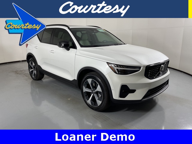 2026 Volvo XC40 Plus's photo