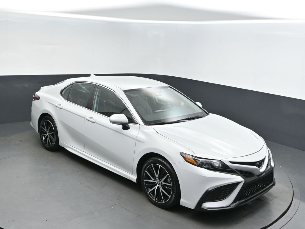 2023 Toyota Camry SE's photo