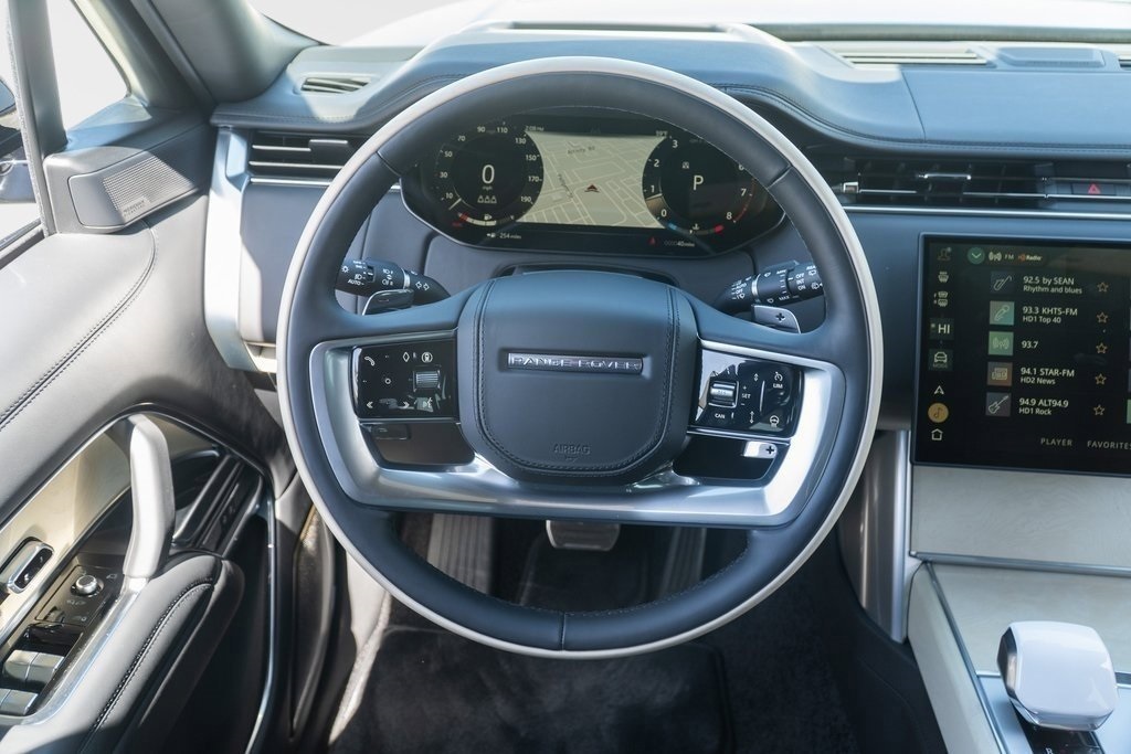 2025 Land Rover Range Rover SV photo 12