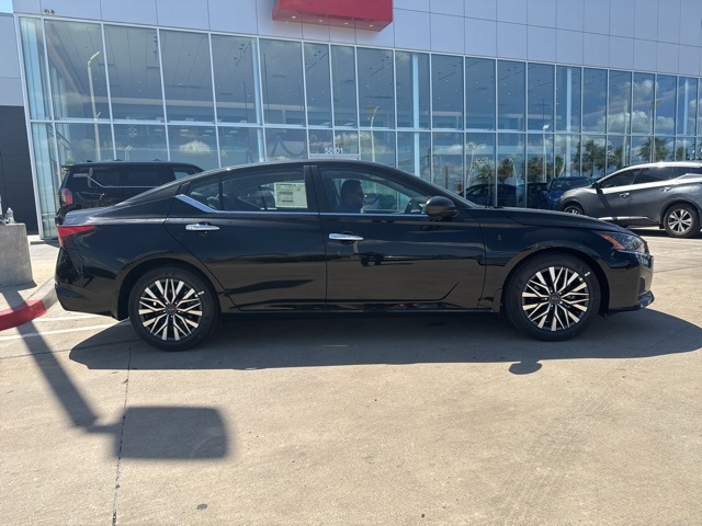 2025 Nissan Altima 2.5 SV photo 2