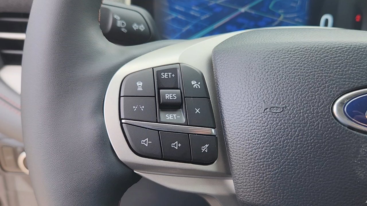 2025 Ford Explorer photo 10