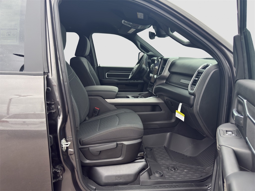 2025 Ram 2500 Big Horn photo 17