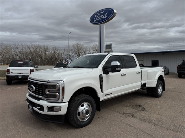 2024 Ford F-350 Super Duty Platinum's photo
