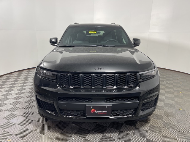 2025 Jeep Grand Cherokee Limited photo 2