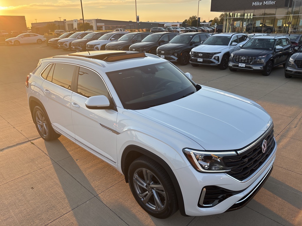 2024 Volkswagen Atlas Cross Sport SEL R-Line photo 9