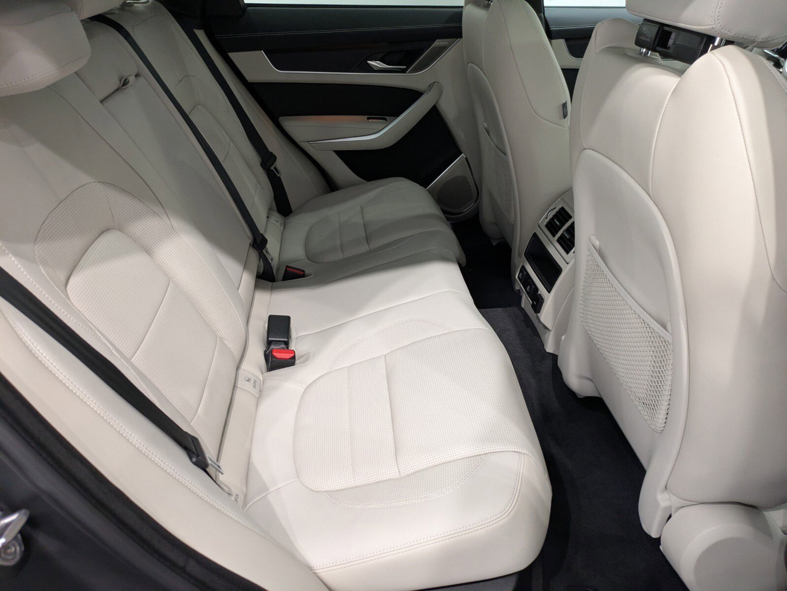 2026 Jaguar F-PACE P250 R-Dynamic S photo 21