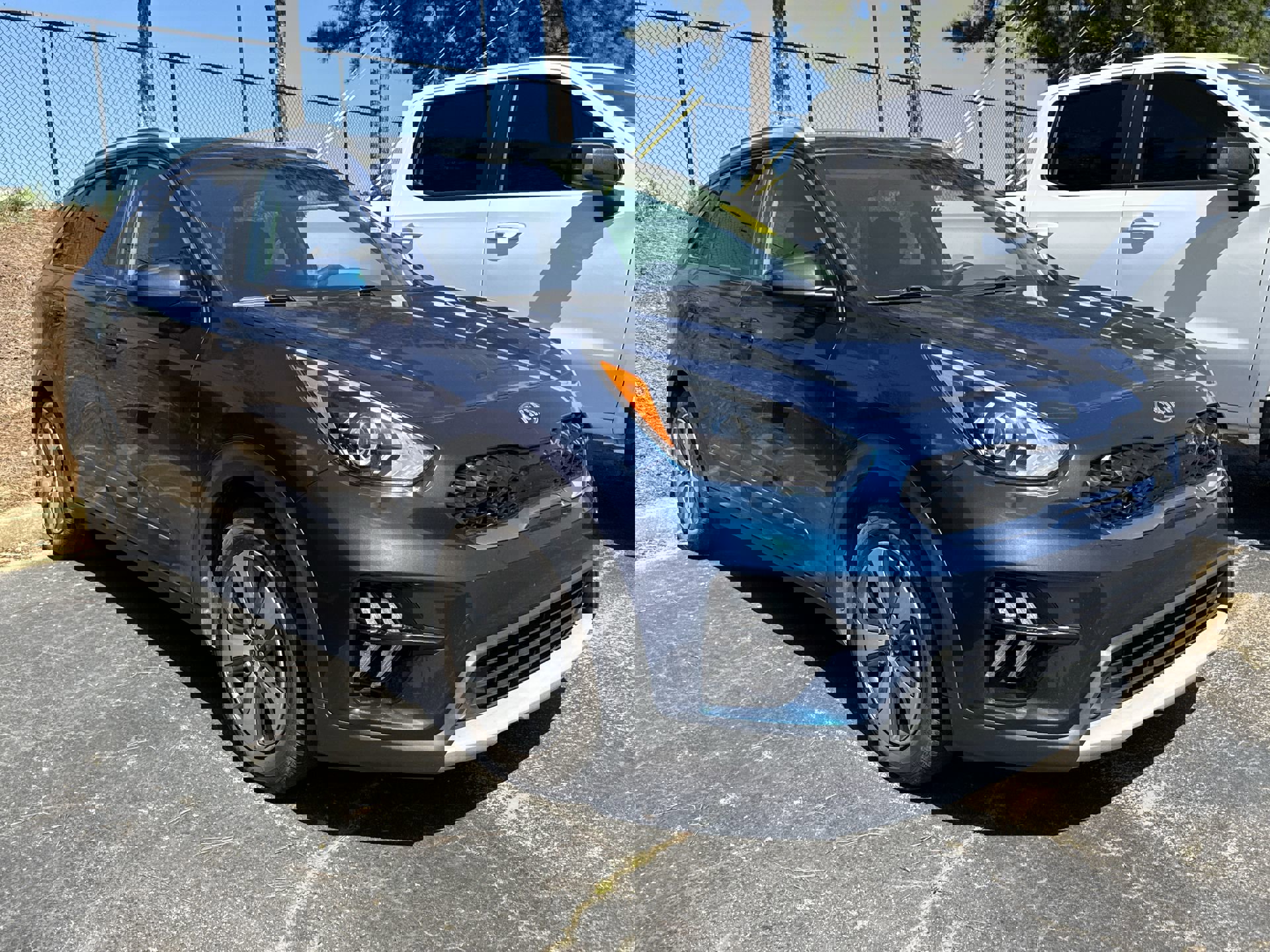 2020 Kia Niro LX photo 2