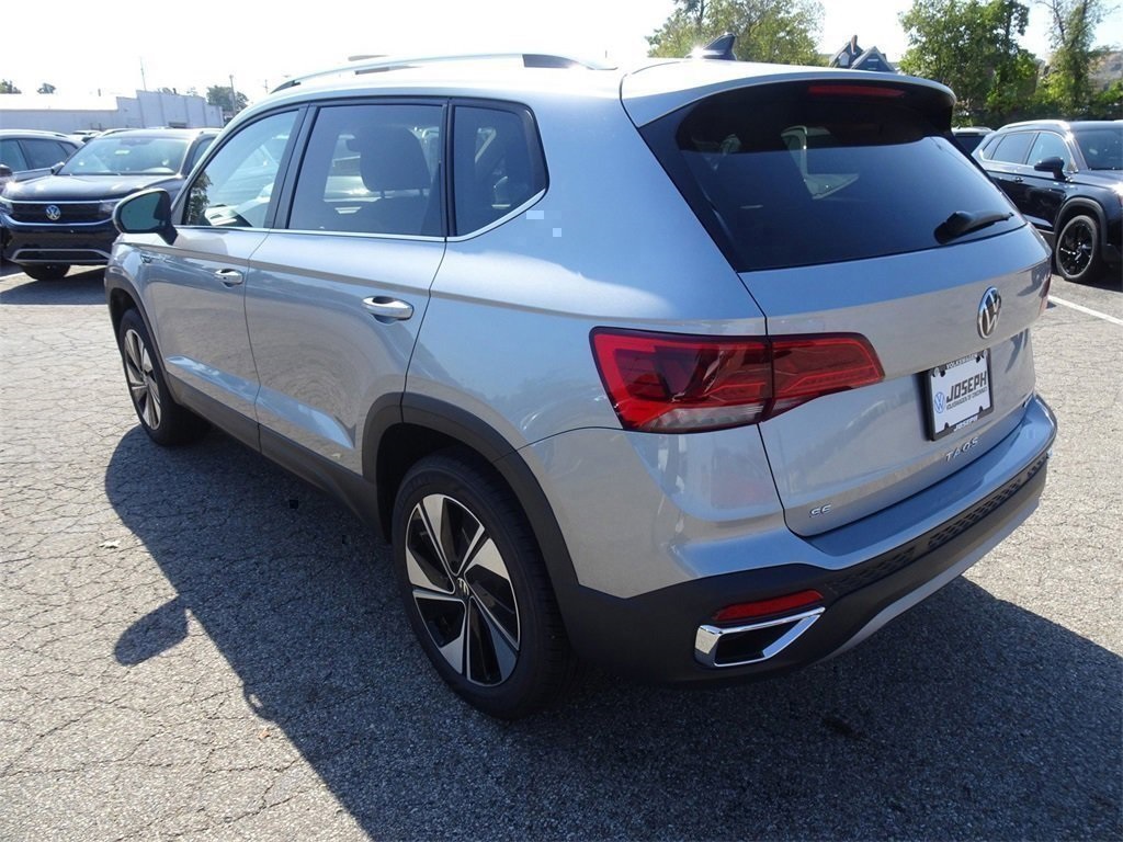 2024 Volkswagen Taos SE photo 3