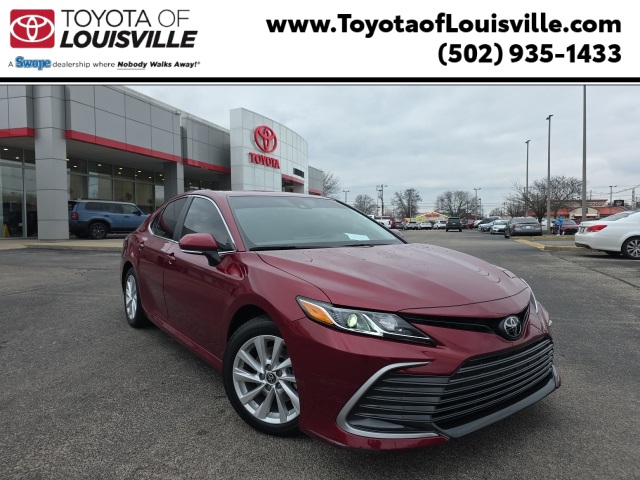 2022 Toyota Camry LE's photo