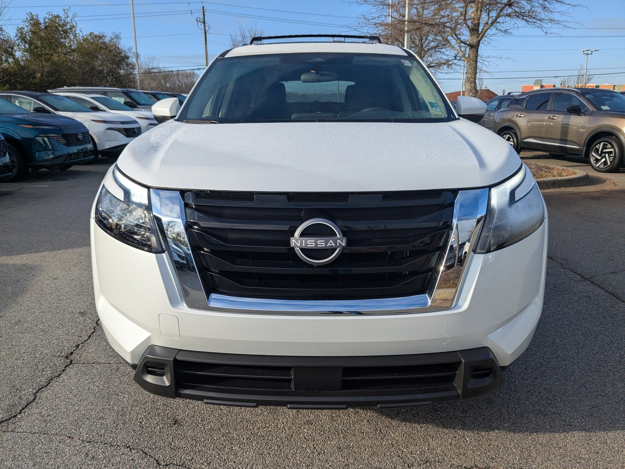 2025 Nissan Pathfinder SV photo 4