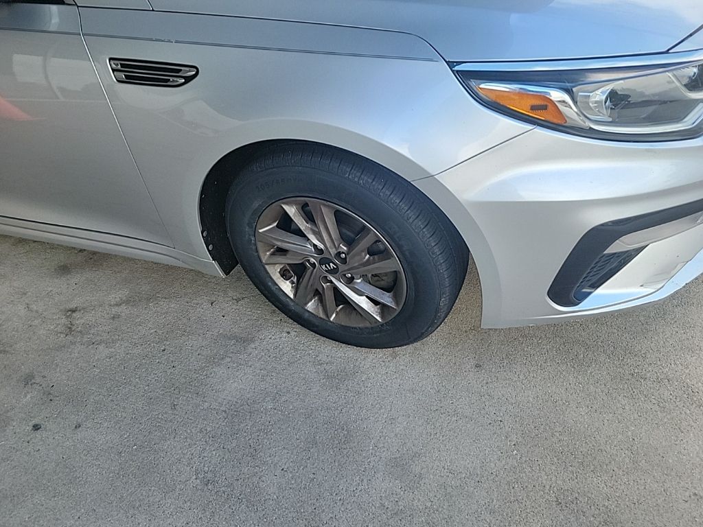 2019 Kia Optima LX photo 4