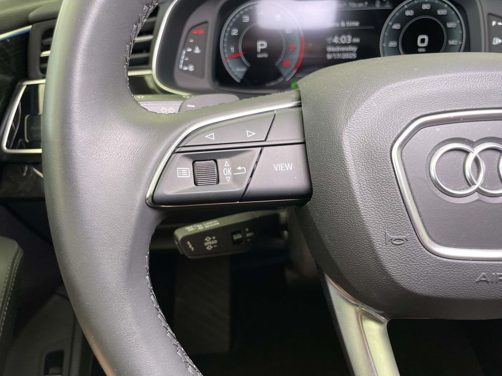 2021 Audi Q7 55 Prestige photo 35