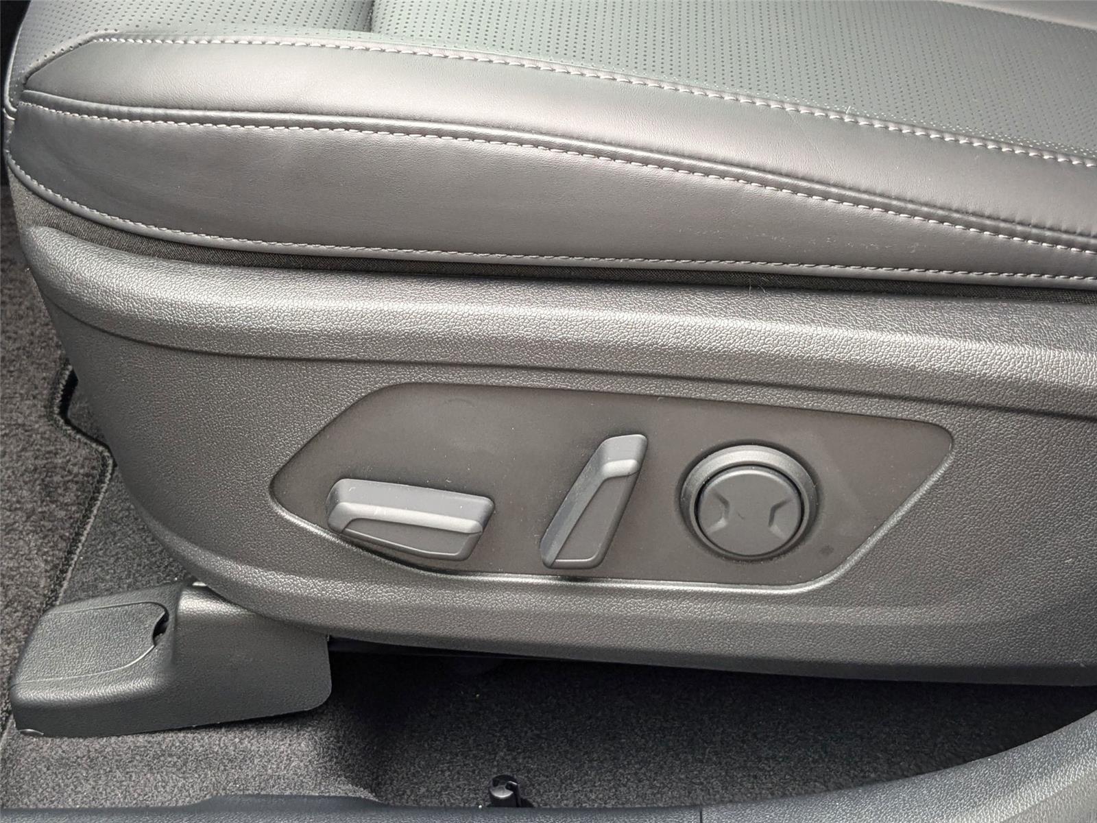 2025 Kia Sorento Plug-In Hybrid EX photo 13