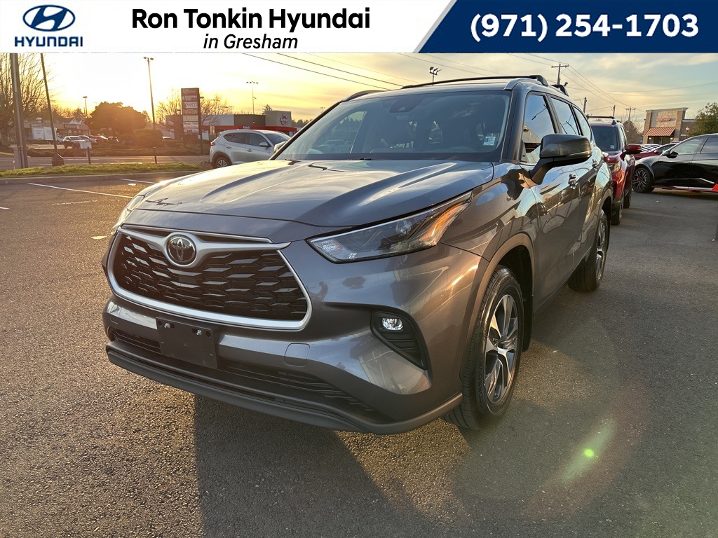 2023 Toyota Highlander XLE's photo