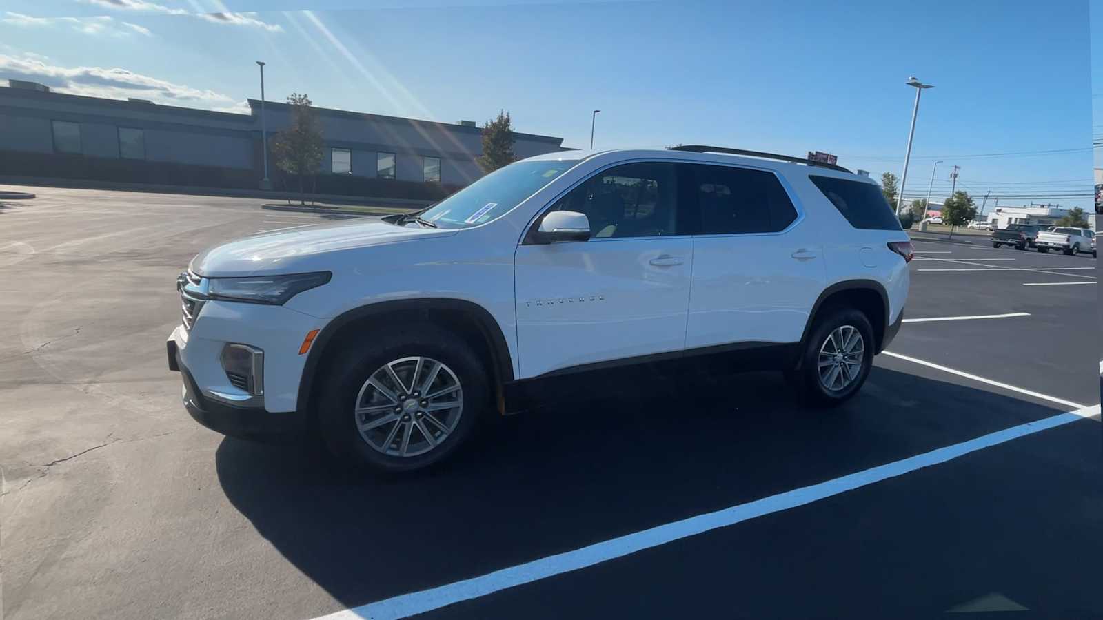 2023 Chevrolet Traverse Cloth photo 3