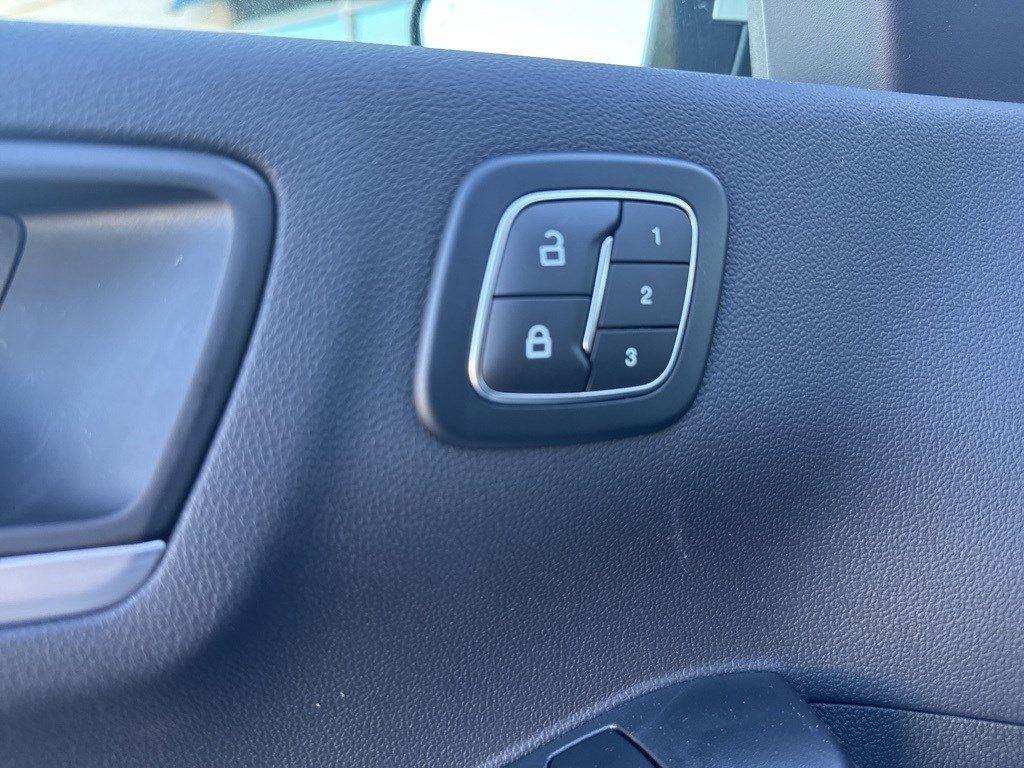 2025 Ford Escape Plug-In Hybrid photo 22