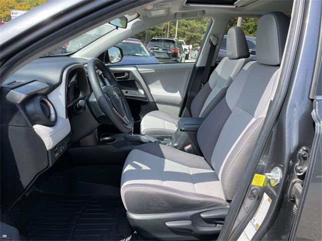 2013 Toyota RAV4 XLE photo 10