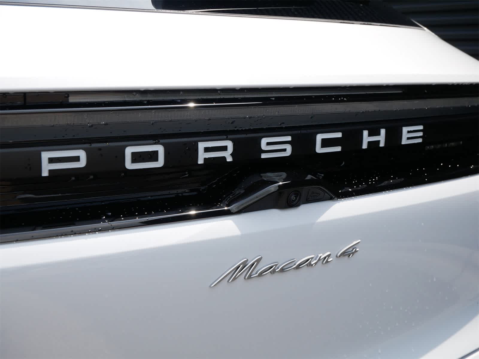2025 Porsche Macan Electric 4 photo 23