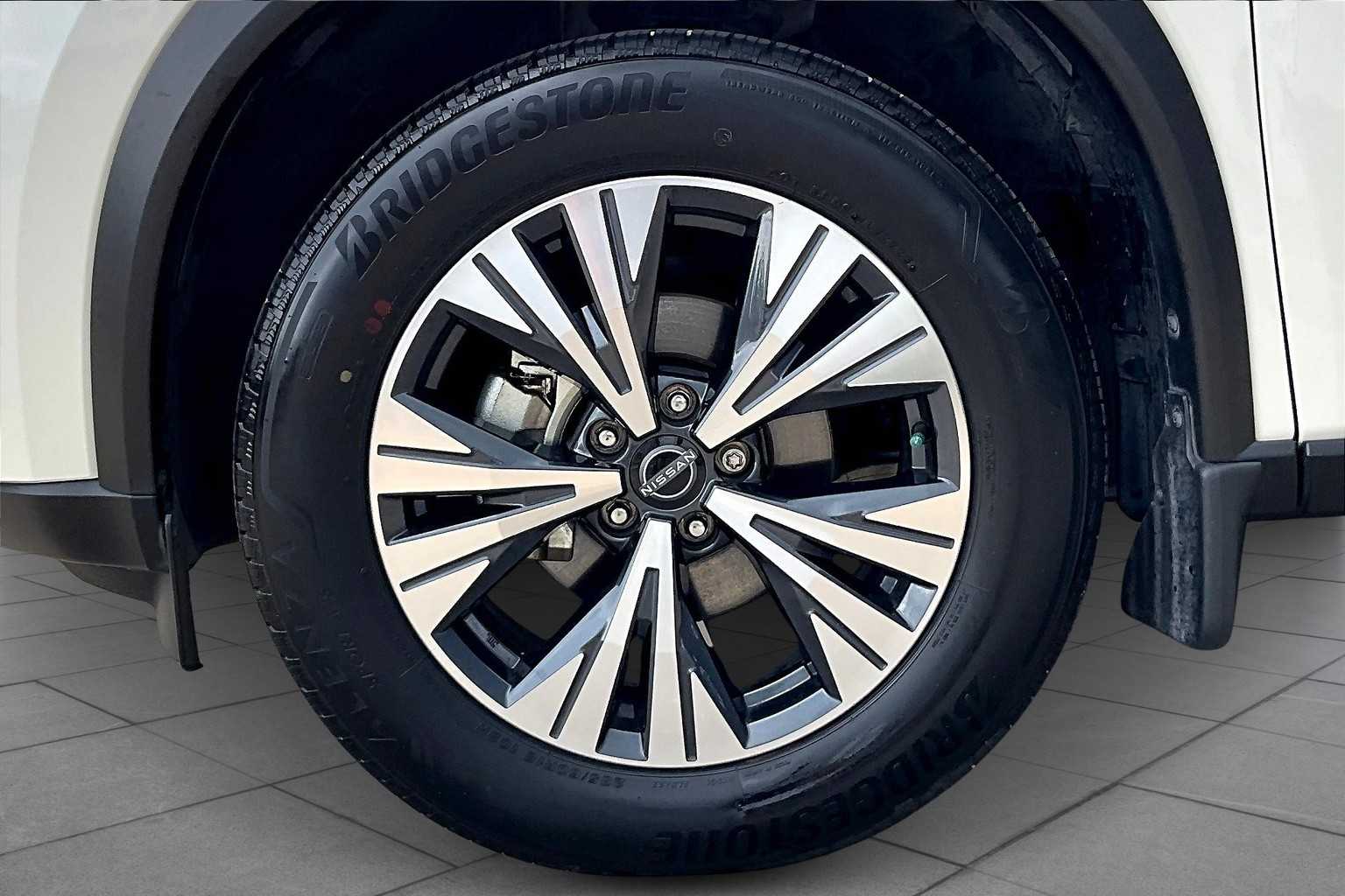 2023 Nissan Rogue SV photo 9