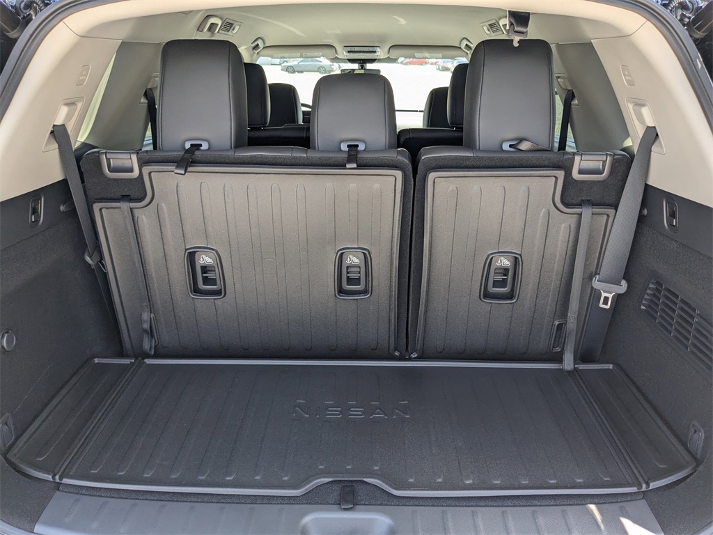 2025 Nissan Pathfinder SL photo 12