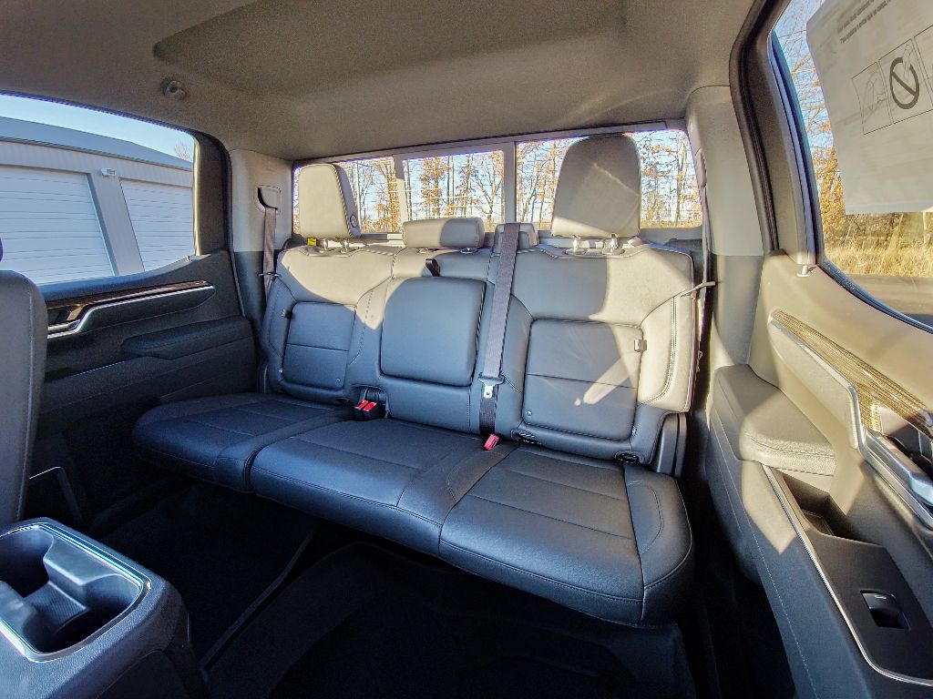 2025 Chevrolet Silverado 1500 RST photo 18