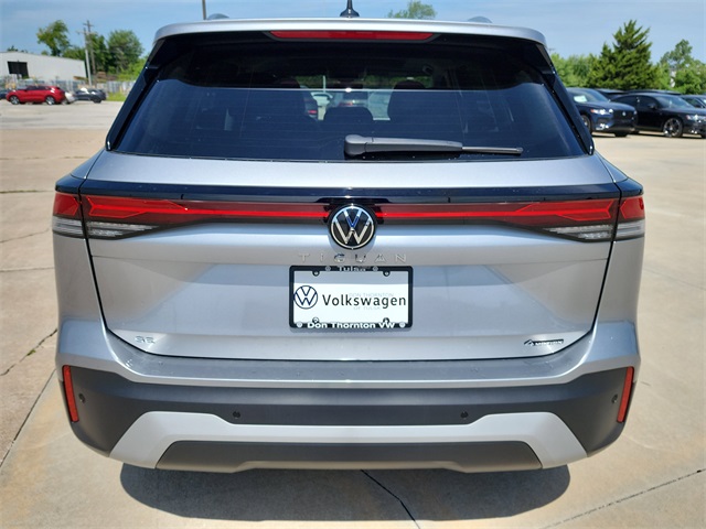 2025 Volkswagen Tiguan SE photo 3