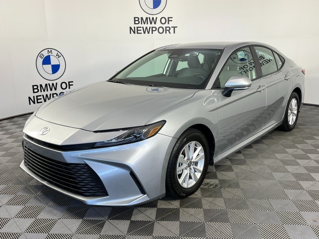 2025 Toyota Camry LE photo 3