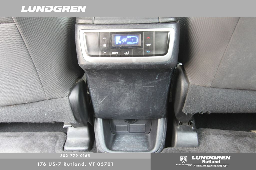2015 Toyota Highlander LE Plus photo 25