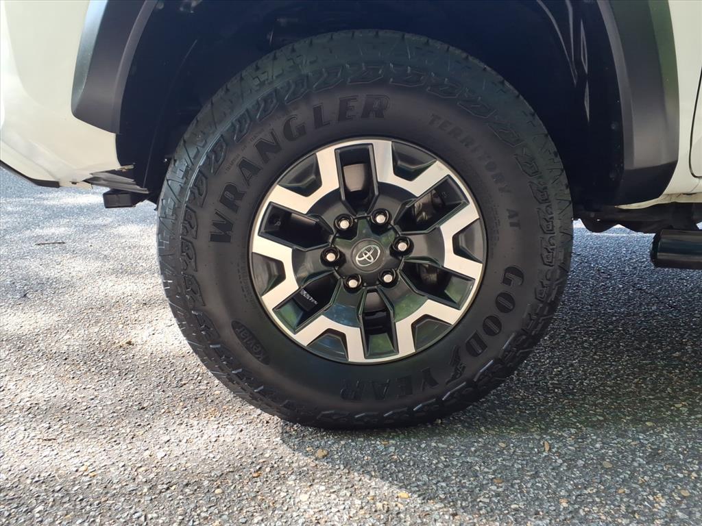 2023 Toyota Tacoma TRD photo 4