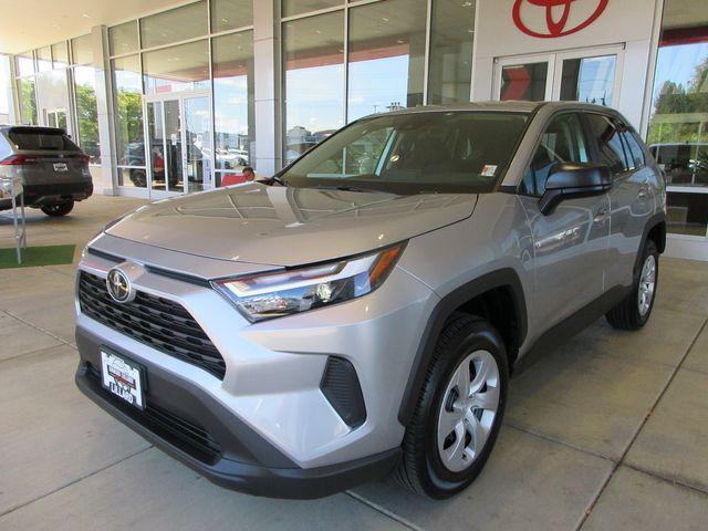2025 Toyota RAV4 LE photo 4