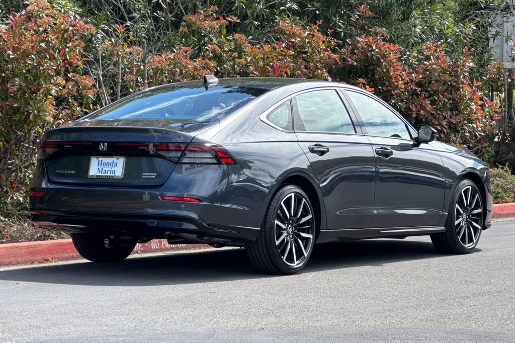 2025 Honda Accord Hybrid Touring photo 4