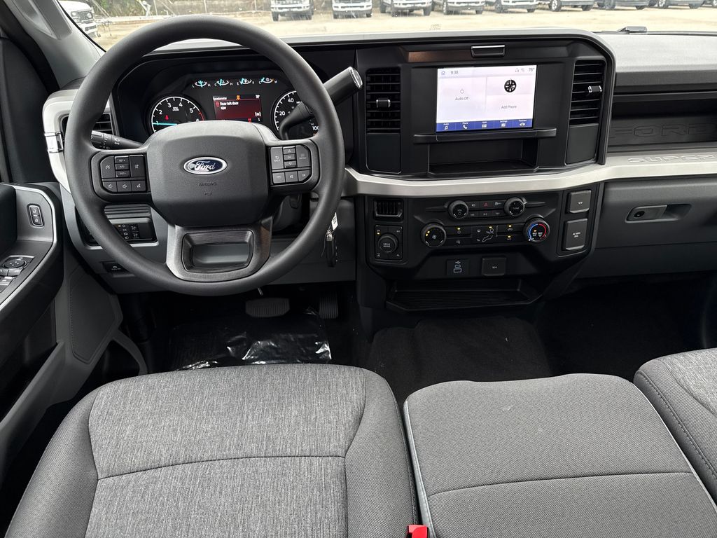 2025 Ford F-350 photo 4