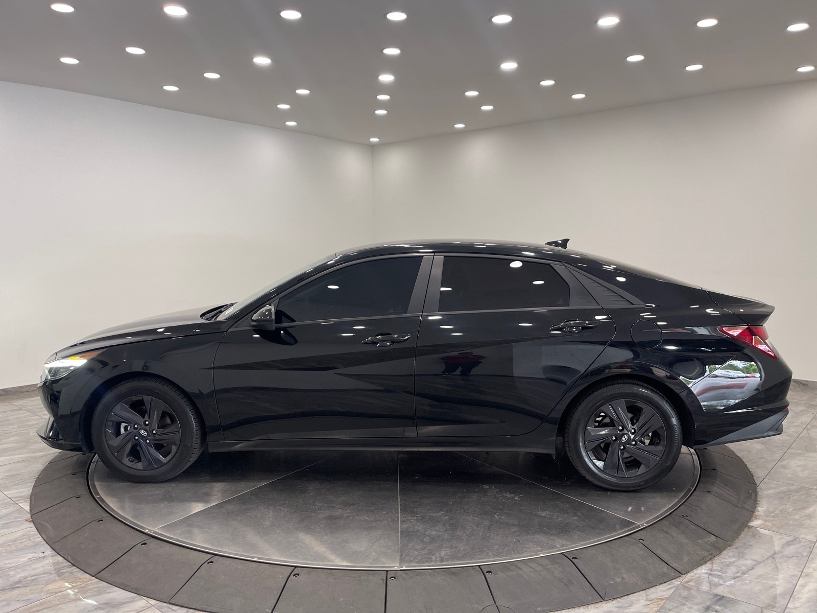 2022 Hyundai Elantra SEL Convenience photo 4