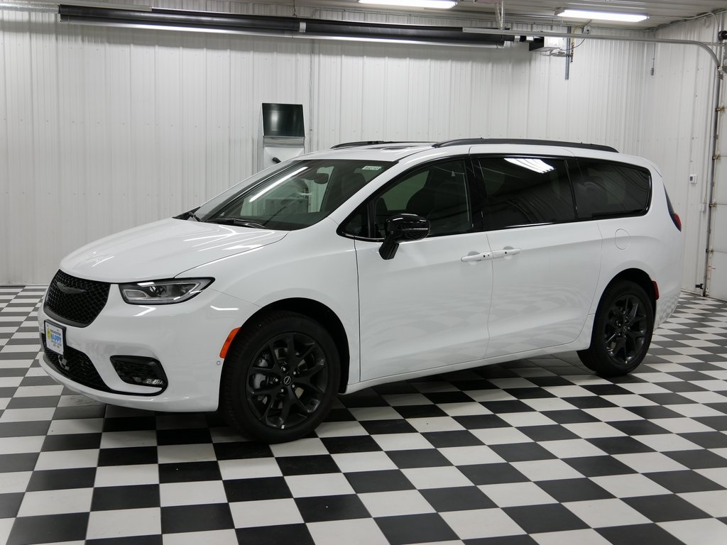 2026 Chrysler Pacifica Limited photo 4