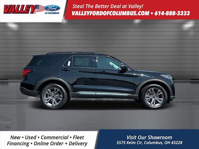 2025 Ford Explorer photo 2