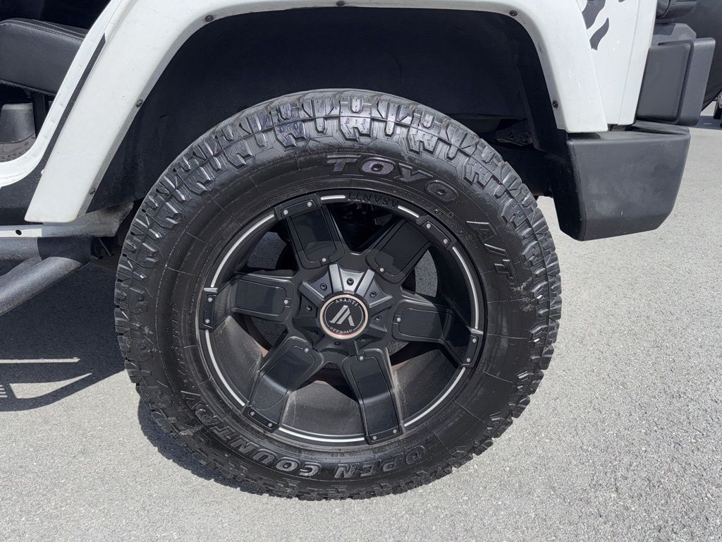 2015 Jeep Wrangler Unlimited Sahara photo 7