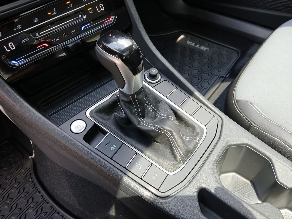 2025 Volkswagen Jetta 1.5T SE photo 23