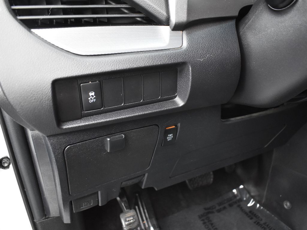 2017 Toyota Sienna SE photo 8