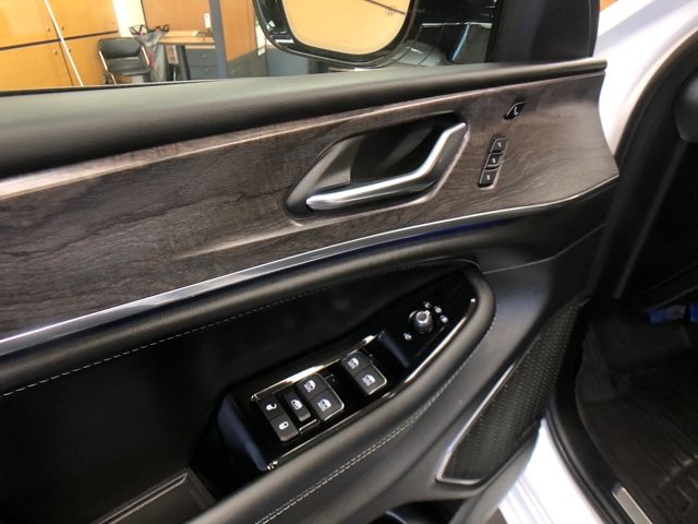 2024 Jeep Grand Cherokee Overland photo 10