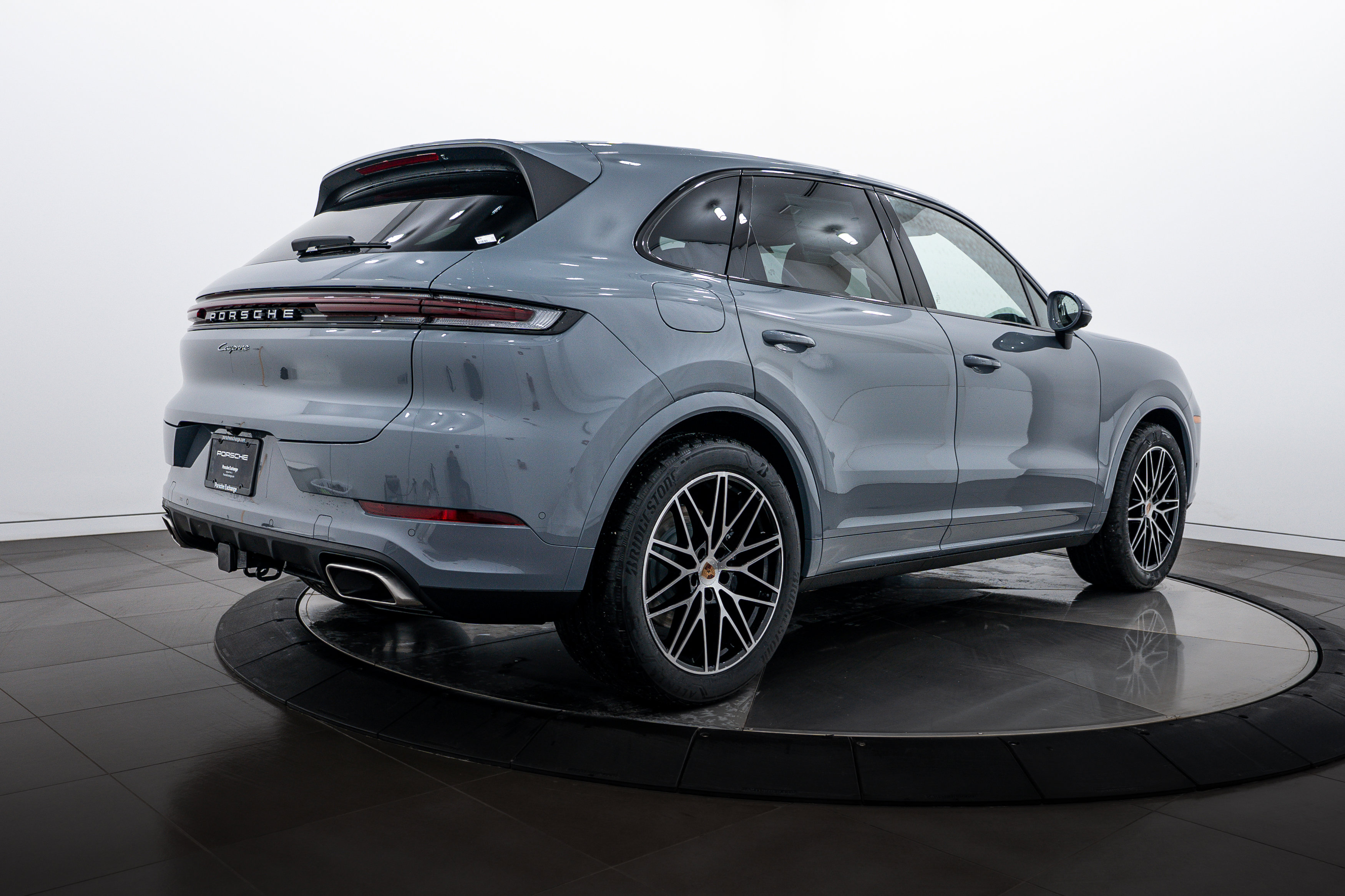 2026 Porsche Cayenne Base photo 4
