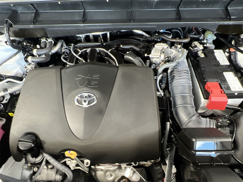 2022 Toyota Highlander LE photo 15