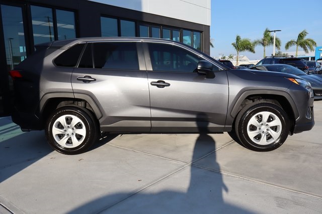 2025 Toyota RAV4 LE photo 2
