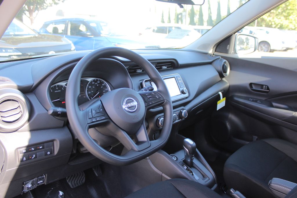 2025 Nissan Kicks Play S photo 13